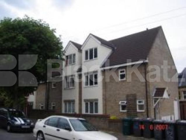 			2 Bedroom, 1 bath, 1 reception Flat			 Hillside Avenue, FRIERN BARNET N11